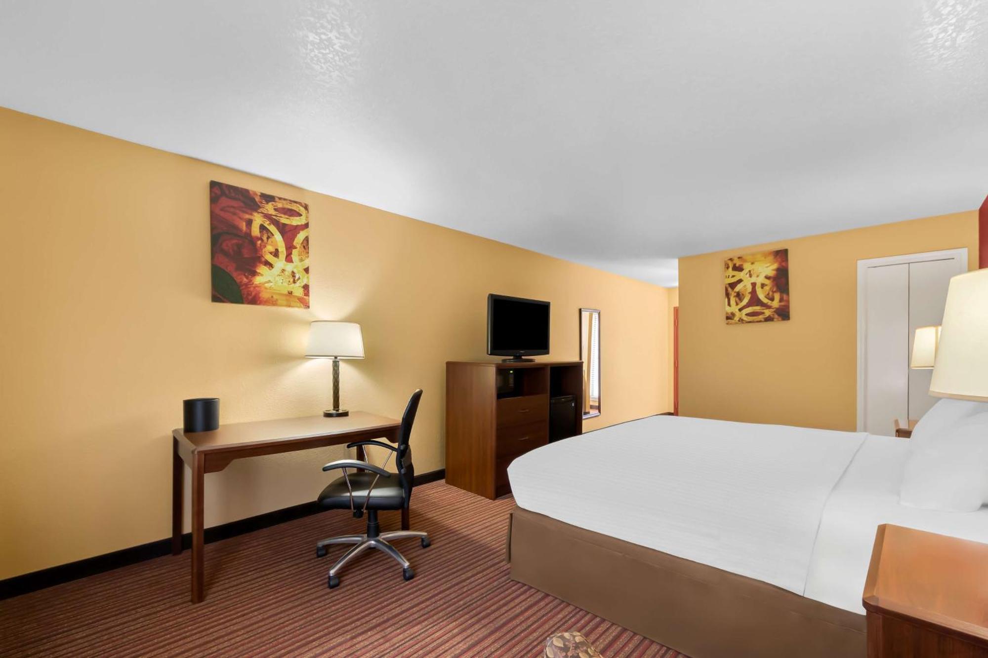 Surestay Plus By Best Western San Antonio Fiesta Inn Exterior foto