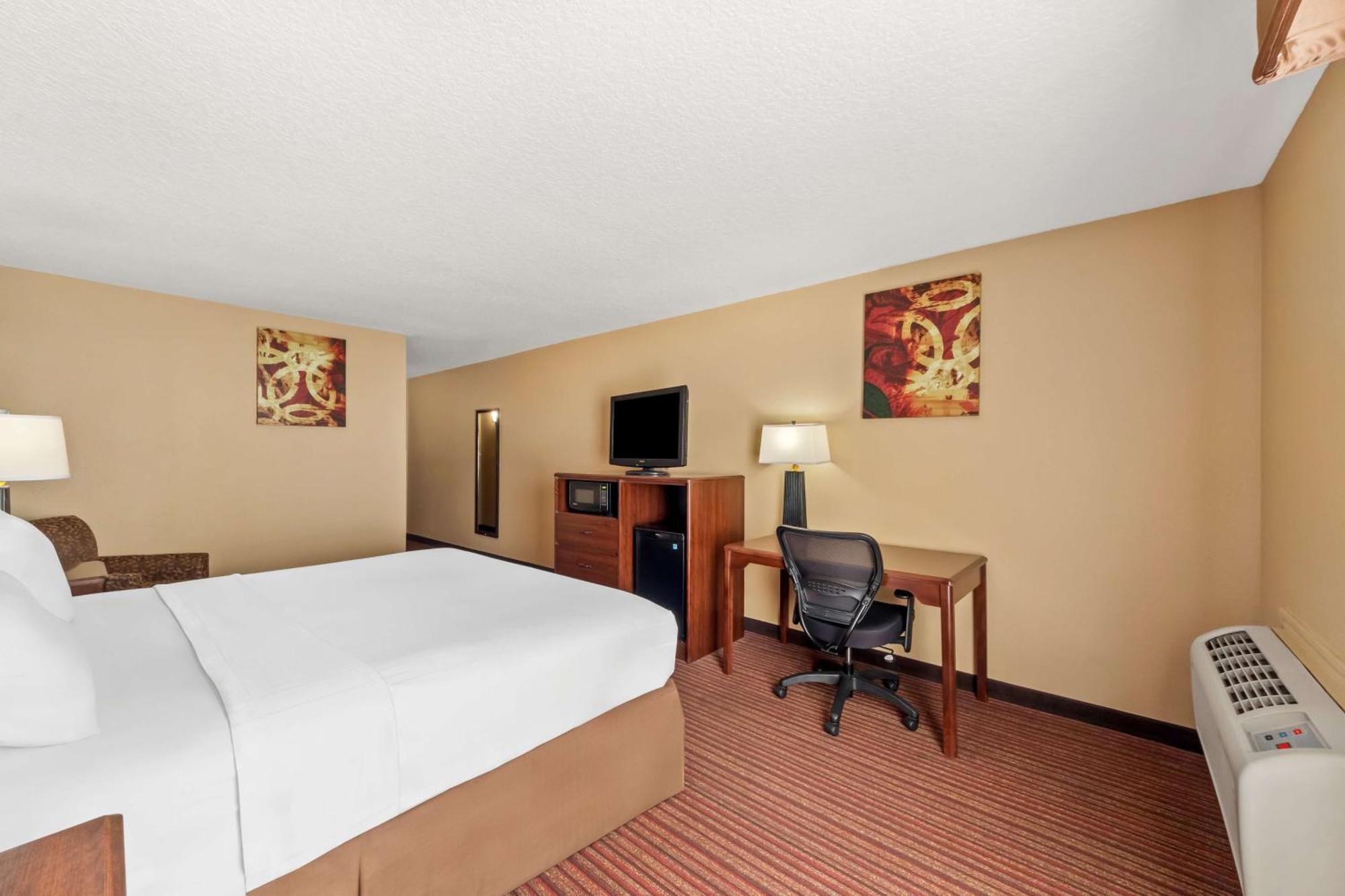 Surestay Plus By Best Western San Antonio Fiesta Inn Exterior foto