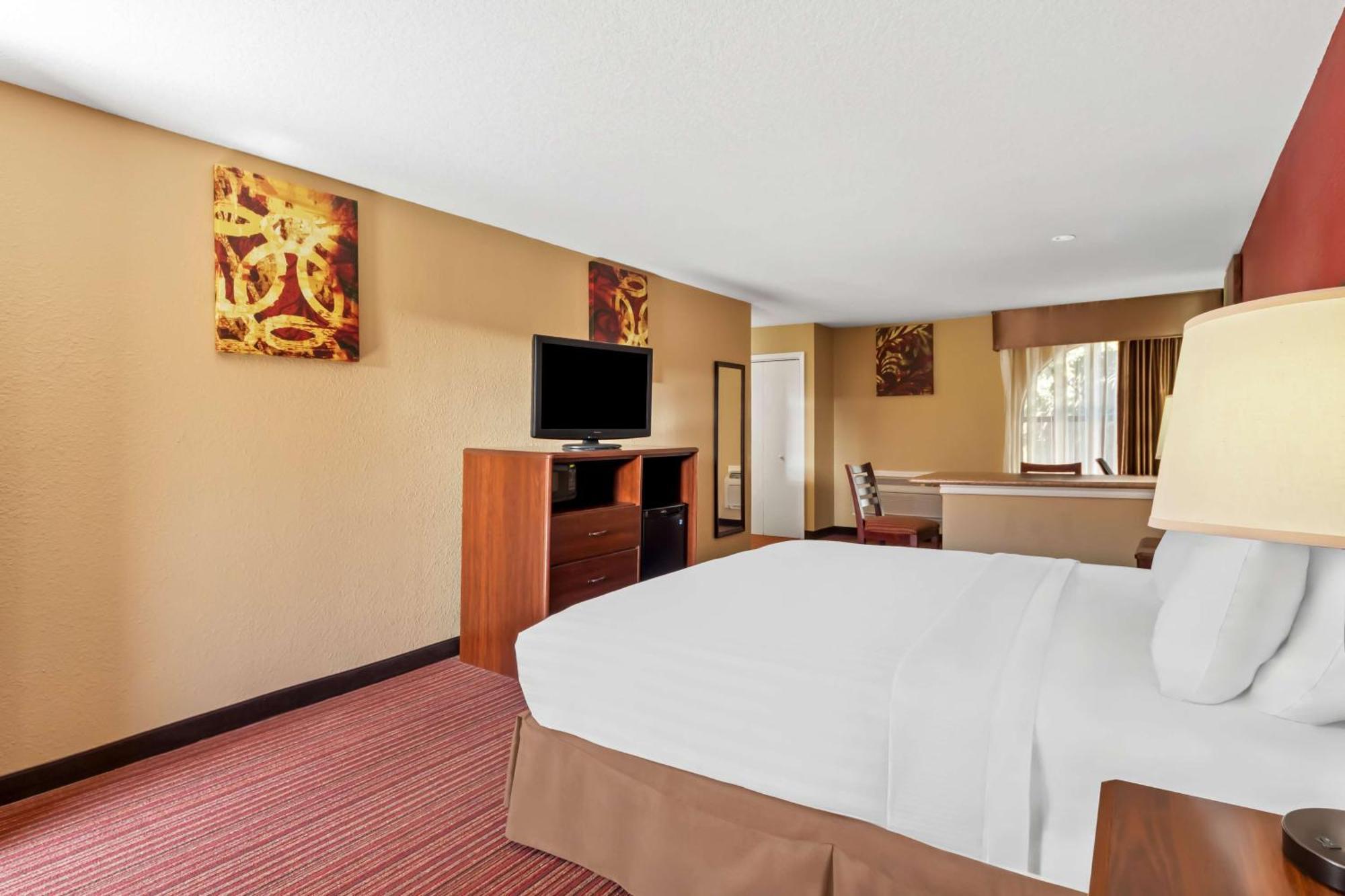 Surestay Plus By Best Western San Antonio Fiesta Inn Exterior foto