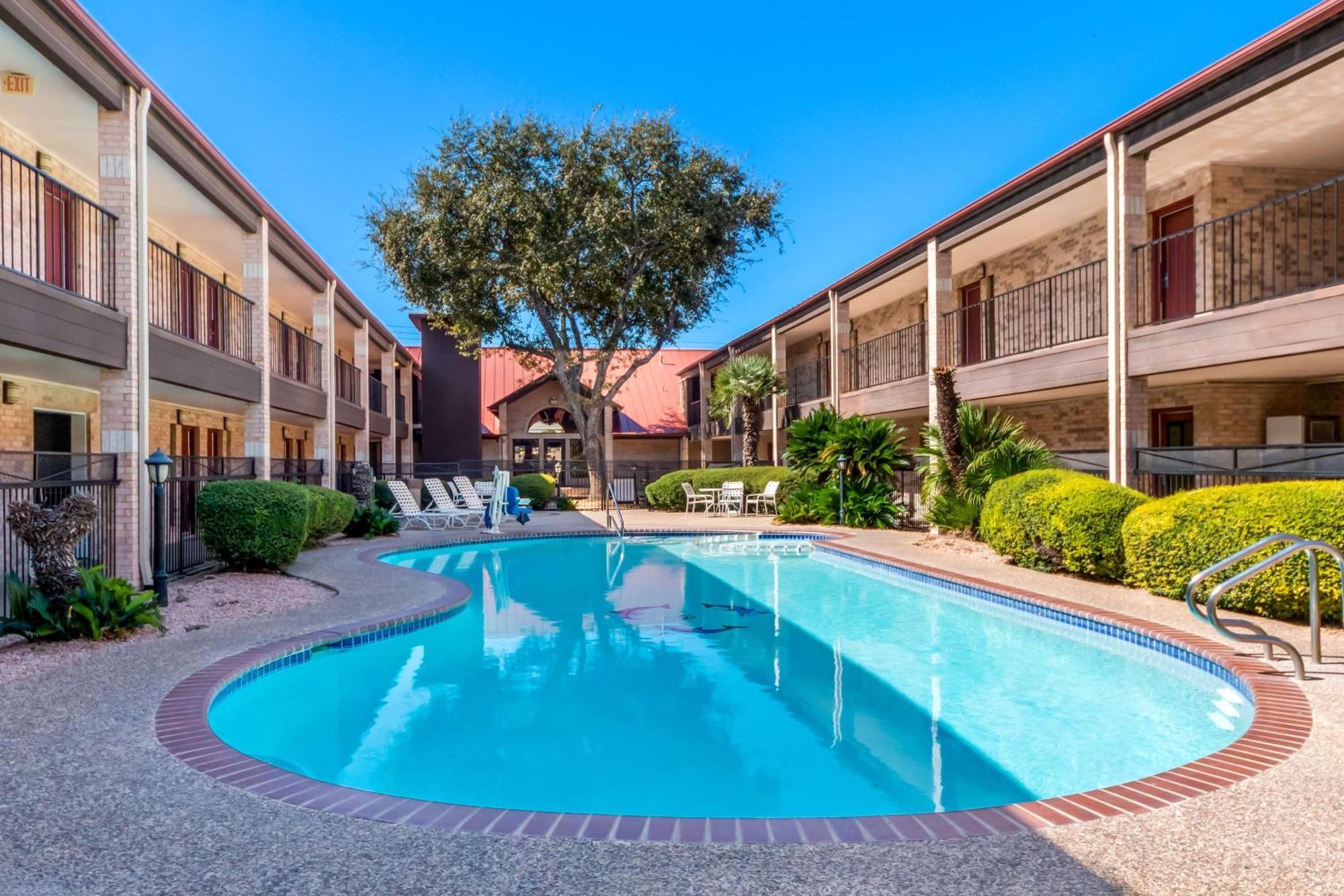 Surestay Plus By Best Western San Antonio Fiesta Inn Exterior foto